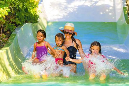 Sawasdee Toboganes y zona de baño especialmente diseñada para niños Siam Park Tenerife